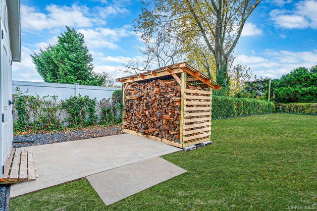 4 Lehigh Drive, Smithtown, NY 11787