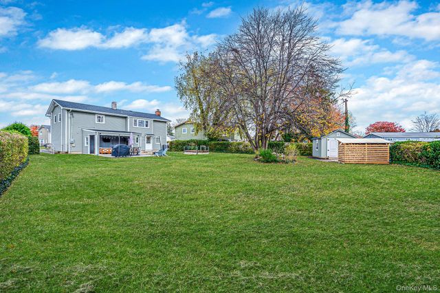 4 Lehigh Drive, Smithtown, NY 11787