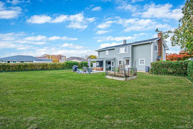 4 Lehigh Drive, Smithtown, NY 11787