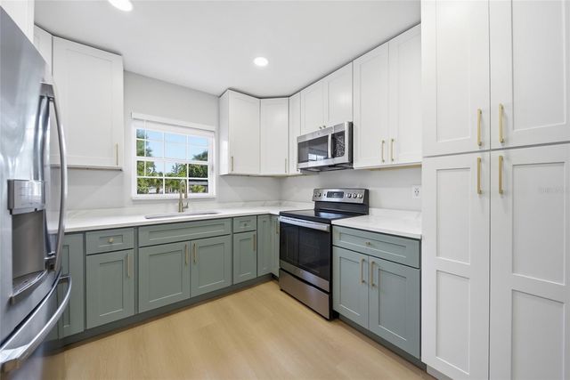 5401 E 98TH AVENUE, Temple Terrace, FL 33617