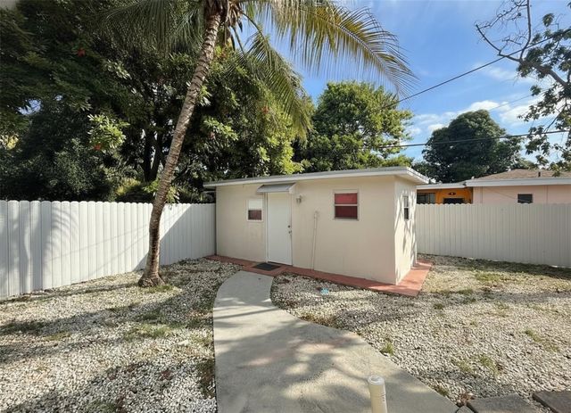 691 NW 187th St, Miami, FL 33169