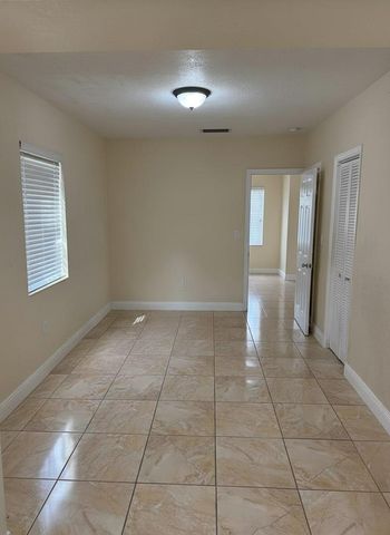 691 NW 187th St, Miami, FL 33169