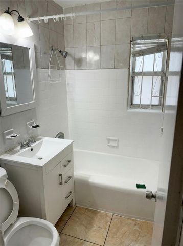 691 NW 187th St, Miami, FL 33169