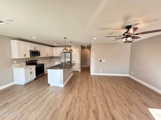 905 W DOBBINS Road, Phoenix, AZ 85041