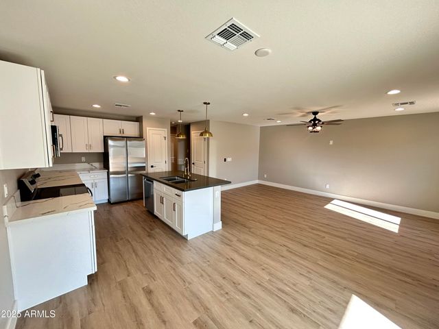 905 W DOBBINS Road, Phoenix, AZ 85041