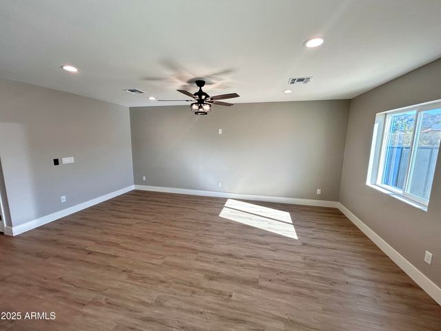 905 W DOBBINS Road, Phoenix, AZ 85041