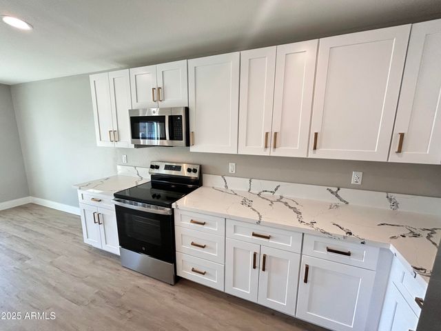 905 W DOBBINS Road, Phoenix, AZ 85041