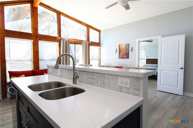 805 W 7th Avenue, Belton, TX 76513