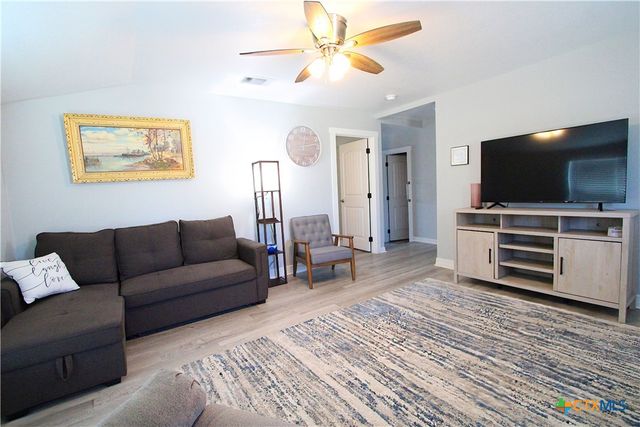805 W 7th Avenue, Belton, TX 76513