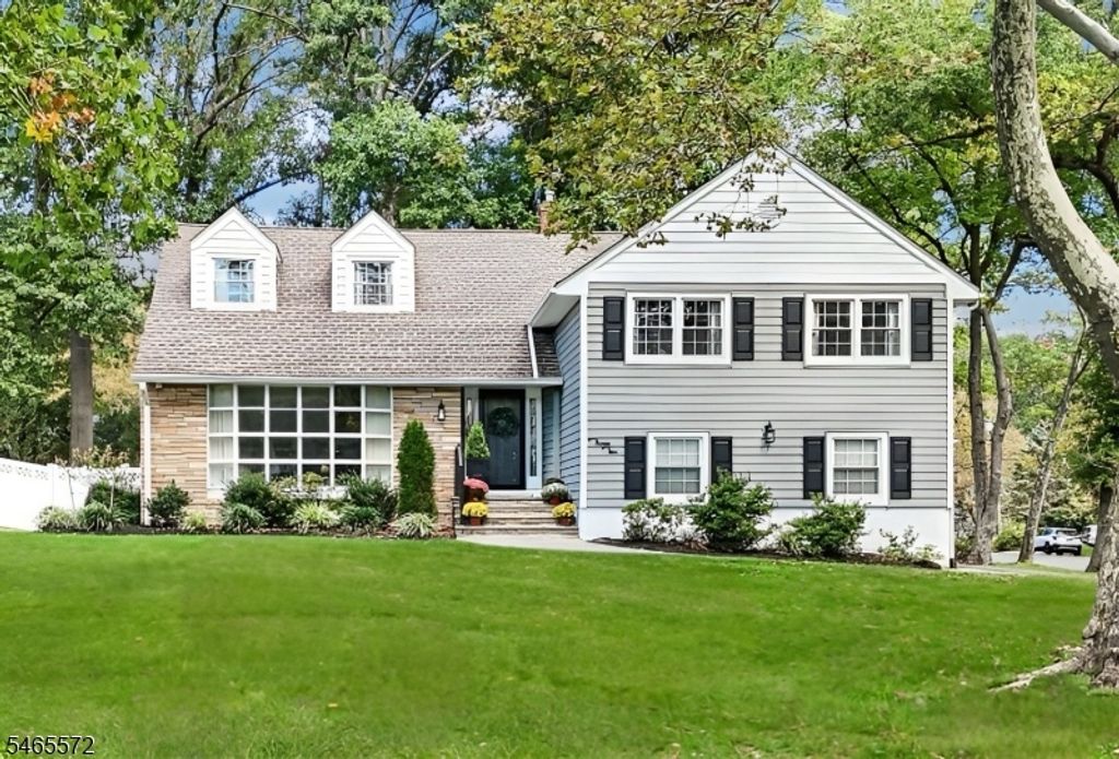 310 Old Grove Rd, Mountainside Boro, NJ 07092 — exterior