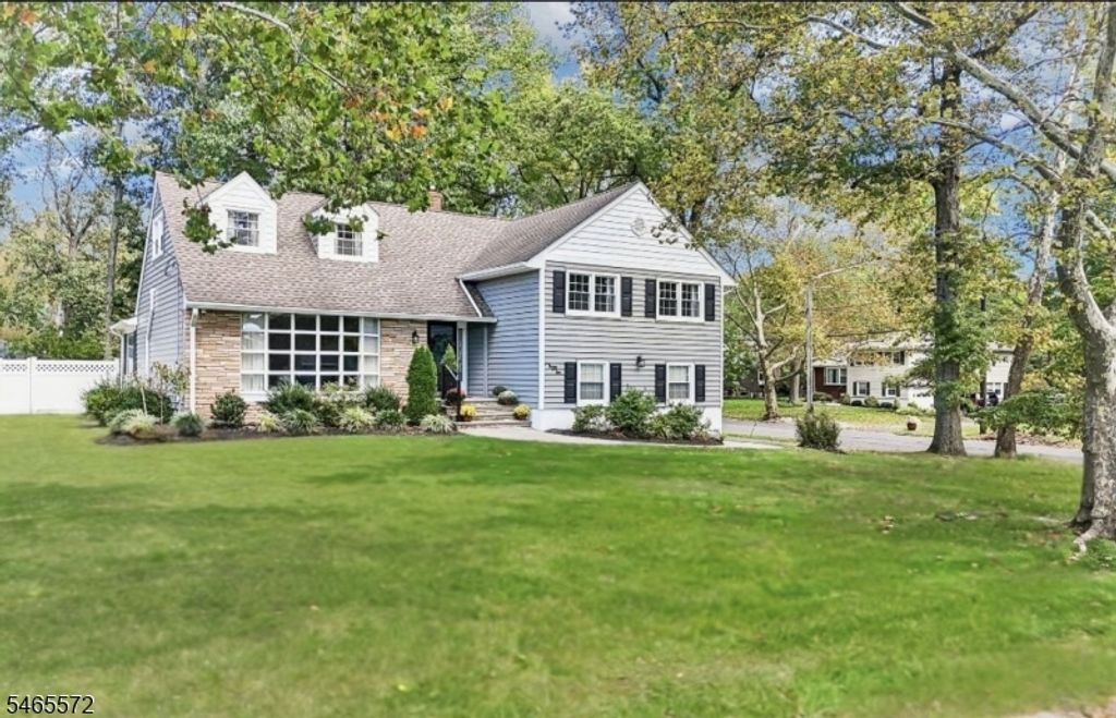 310 Old Grove Rd, Mountainside Boro, NJ 07092 — photo 2