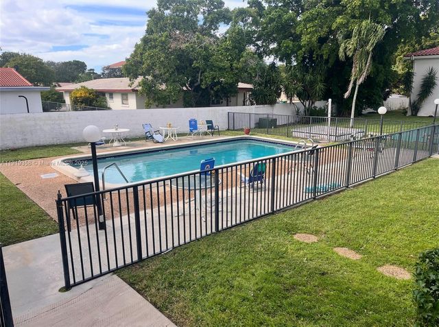 3250 NW 85th Ave 10, Coral Springs, FL 33065