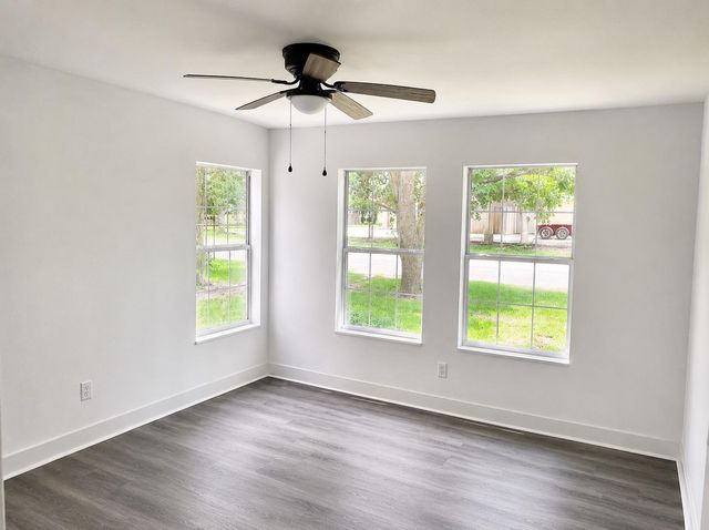714 Morrell St, Baytown, TX 77520