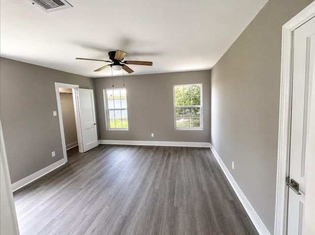 714 Morrell St, Baytown, TX 77520