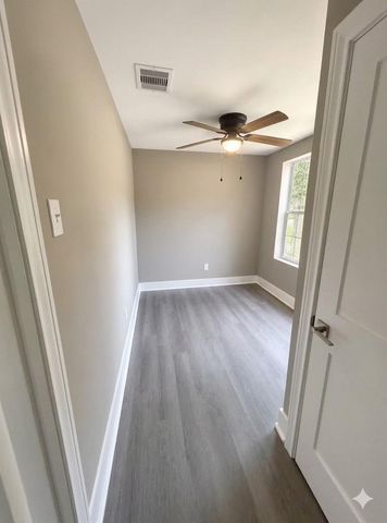 714 Morrell St, Baytown, TX 77520