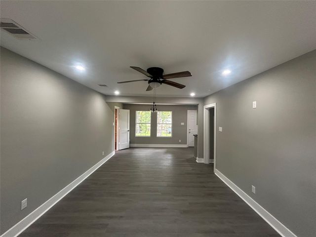 714 Morrell St, Baytown, TX 77520