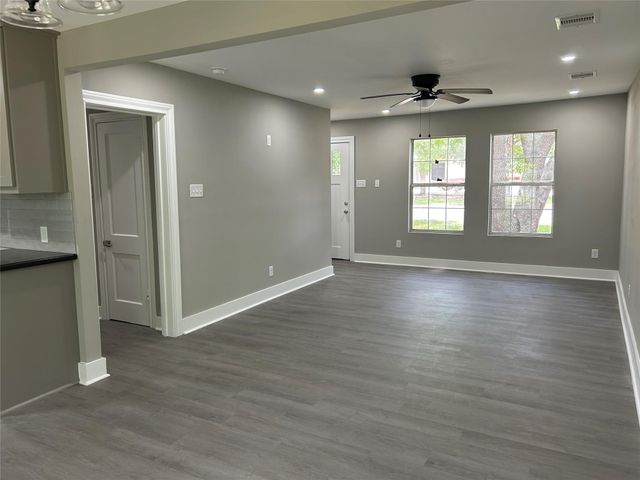 714 Morrell St, Baytown, TX 77520