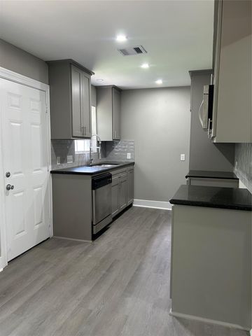 714 Morrell St, Baytown, TX 77520