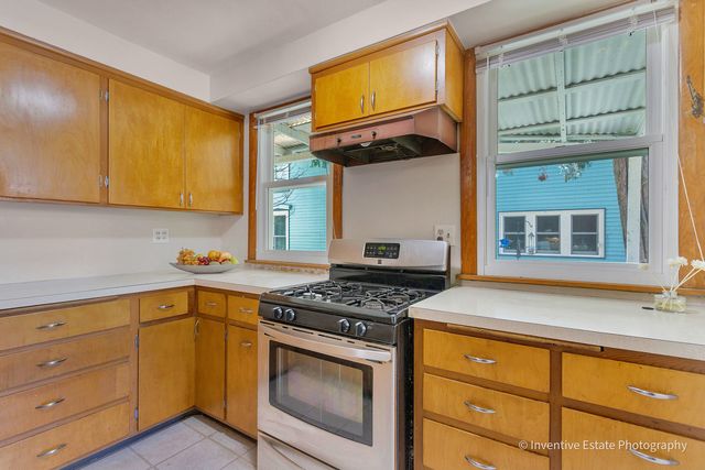 15 N Brainard Street, Naperville, IL 60540