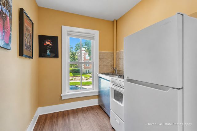 15 N Brainard Street, Naperville, IL 60540
