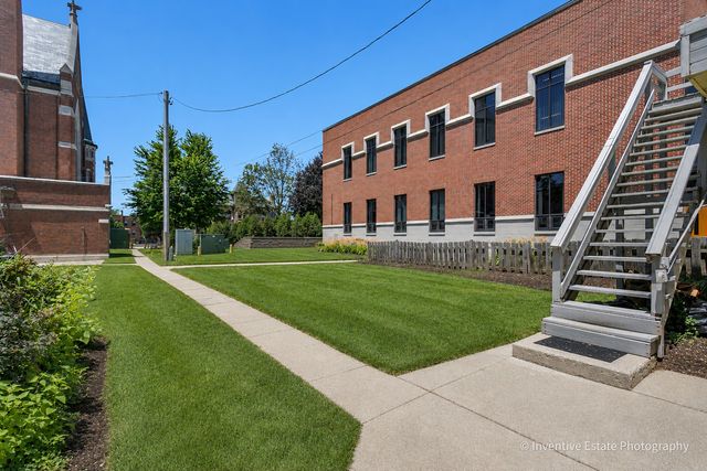 15 N Brainard Street, Naperville, IL 60540