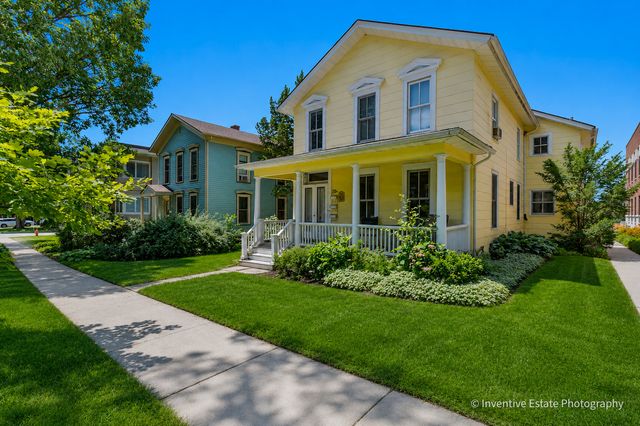 15 N Brainard Street, Naperville, IL 60540