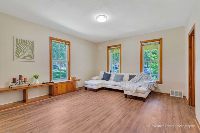 15 N Brainard Street, Naperville, IL 60540