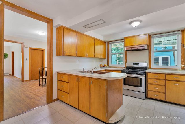 15 N Brainard Street, Naperville, IL 60540