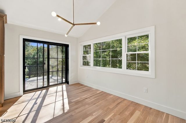 68 Grover Ln, West Caldwell Twp., NJ 07006