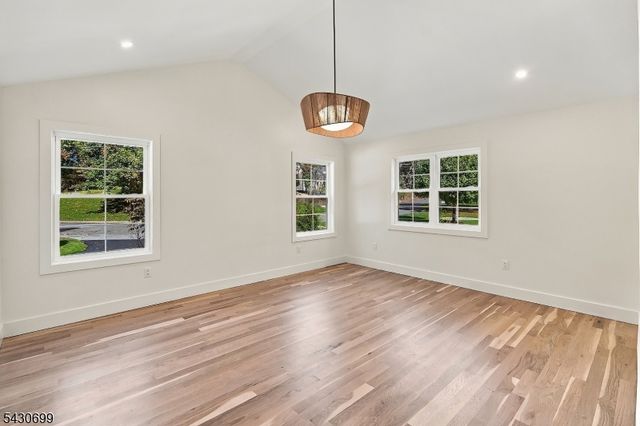 68 Grover Ln, West Caldwell Twp., NJ 07006