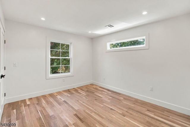 68 Grover Ln, West Caldwell Twp., NJ 07006