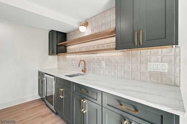 68 Grover Ln, West Caldwell Twp., NJ 07006