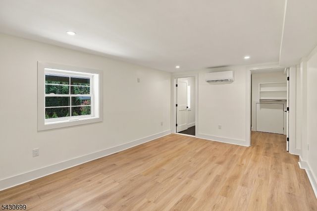 68 Grover Ln, West Caldwell Twp., NJ 07006