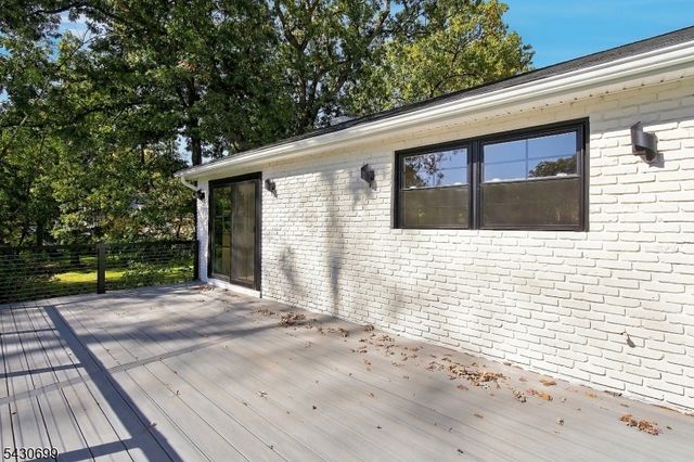 68 Grover Ln, West Caldwell Twp., NJ 07006