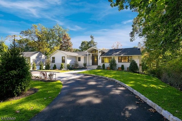 68 Grover Ln, West Caldwell Twp., NJ 07006