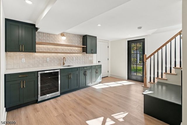 68 Grover Ln, West Caldwell Twp., NJ 07006
