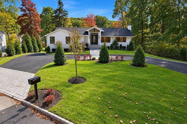 68 Grover Ln, West Caldwell Twp., NJ 07006