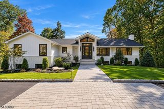 68 Grover Ln, West Caldwell Twp., NJ 07006