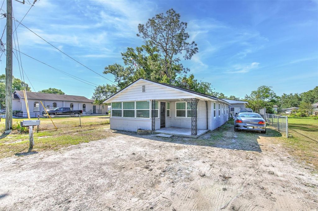 Image 2 of property listing at 905 W BALL STREET, Plant City, FL 33563