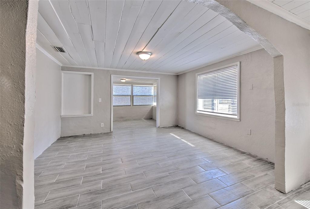 Image 12 of property listing at 905 W BALL STREET, Plant City, FL 33563