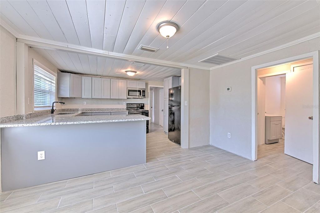 Image 14 of property listing at 905 W BALL STREET, Plant City, FL 33563