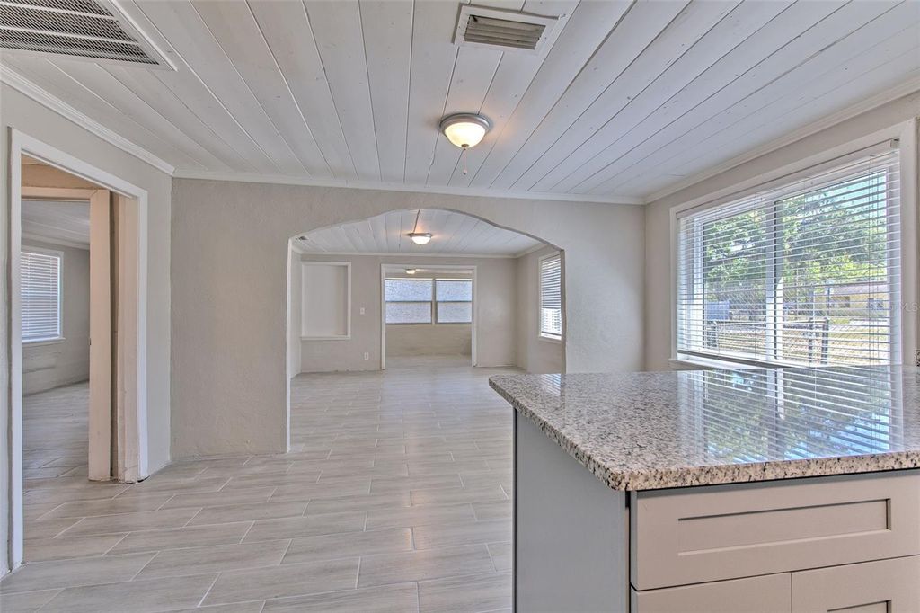 Image 15 of property listing at 905 W BALL STREET, Plant City, FL 33563