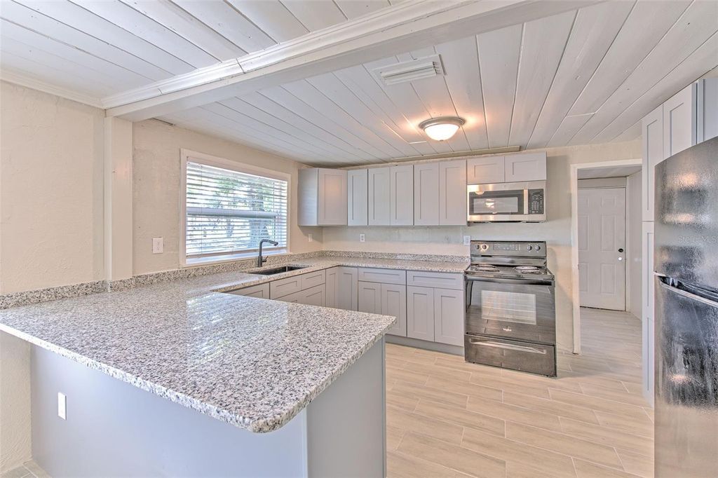 Image 16 of property listing at 905 W BALL STREET, Plant City, FL 33563