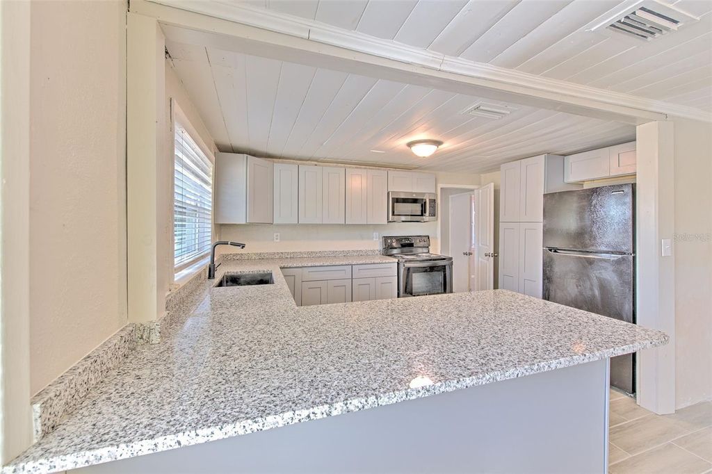 Image 17 of property listing at 905 W BALL STREET, Plant City, FL 33563