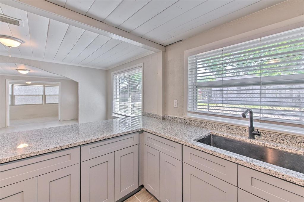 Image 18 of property listing at 905 W BALL STREET, Plant City, FL 33563