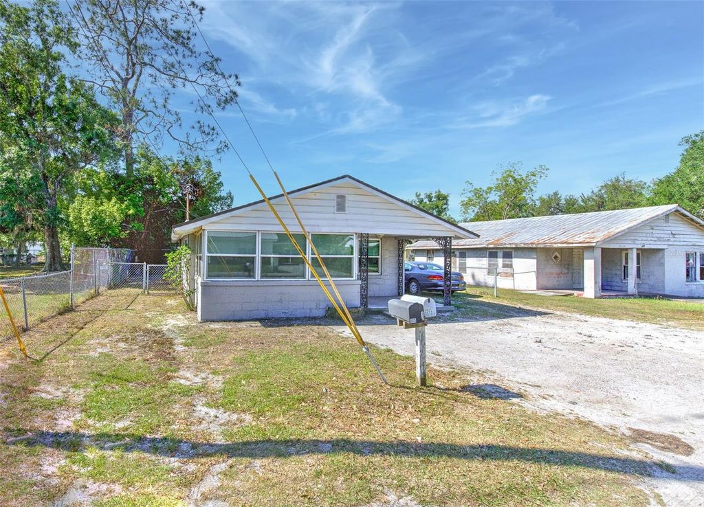Image 4 of property listing at 905 W BALL STREET, Plant City, FL 33563