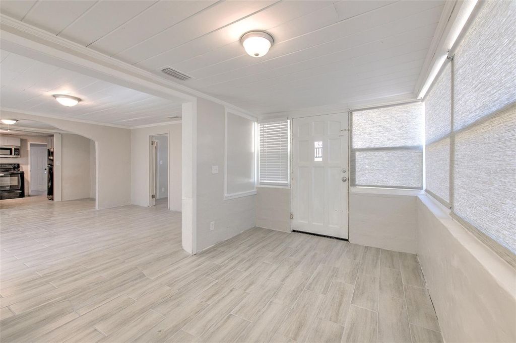 Image 8 of property listing at 905 W BALL STREET, Plant City, FL 33563