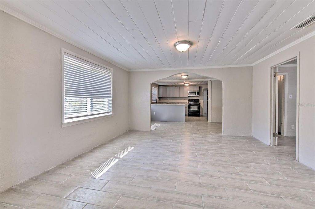 Image 9 of property listing at 905 W BALL STREET, Plant City, FL 33563