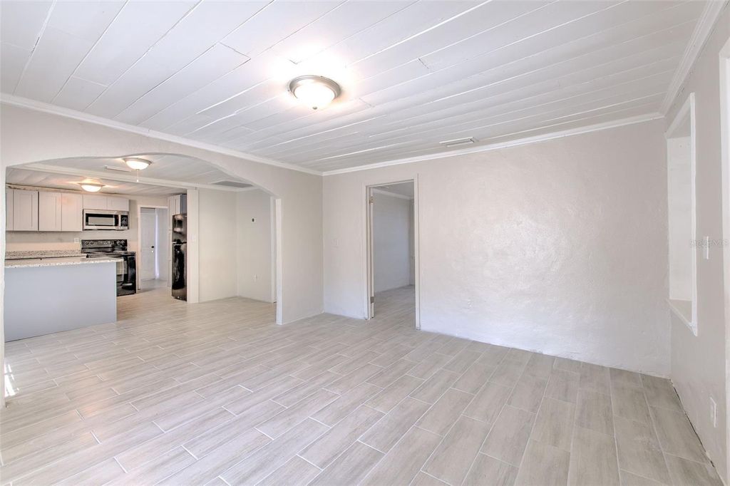 Image 10 of property listing at 905 W BALL STREET, Plant City, FL 33563