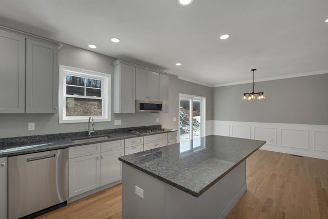 10 Shelburne Lane, Concord, NH 03301